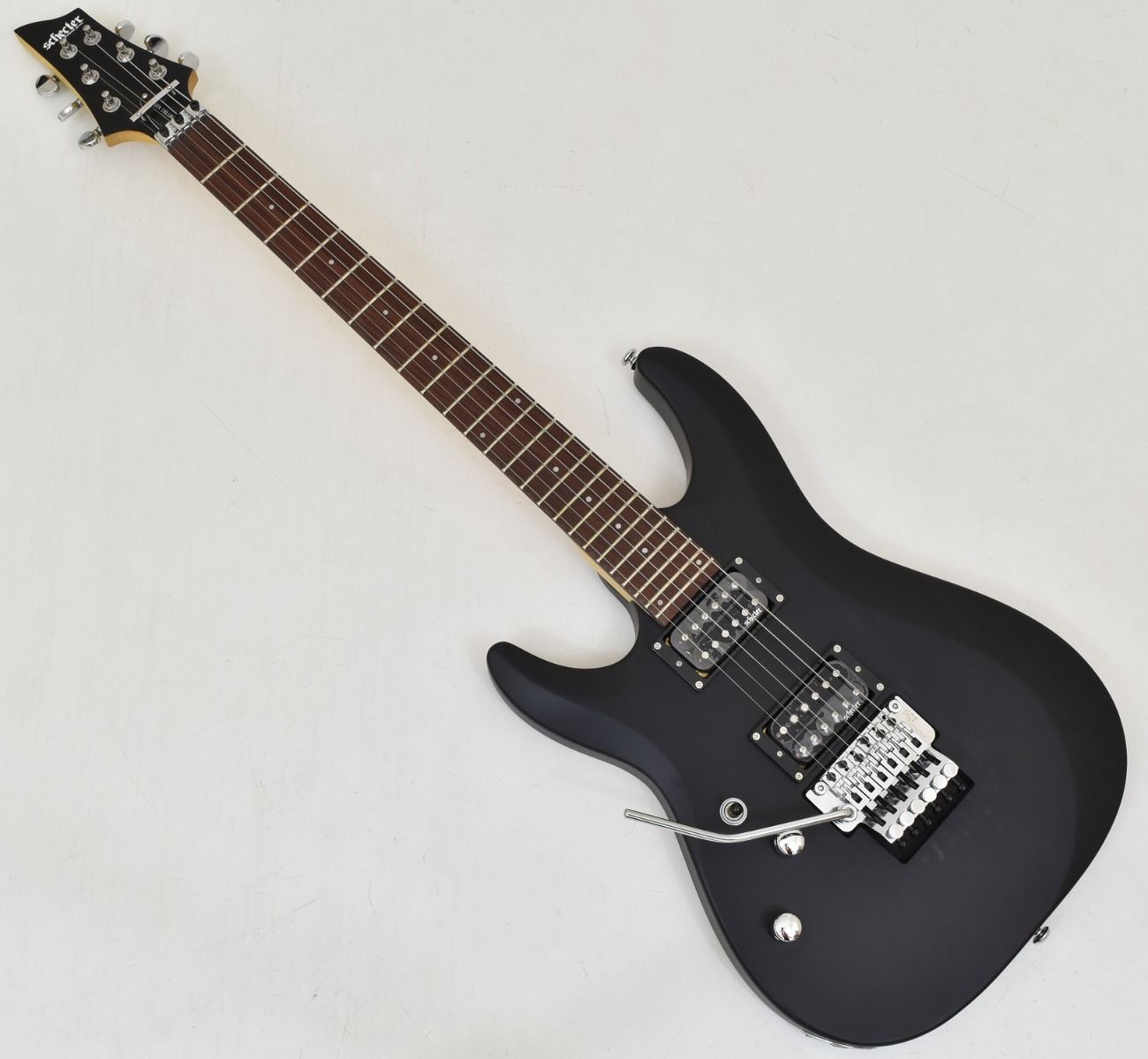 Schecter c−6−FR Deluxe−Lefty
SatinBlack左 Schecter C-6 FR Deluxe Left-Handed Guitar B-Stock 2267 | Las